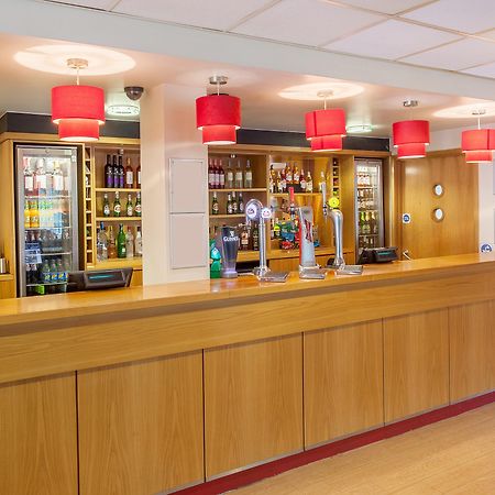 Ibis Budget London Heathrow T5 Слау Экстерьер фото