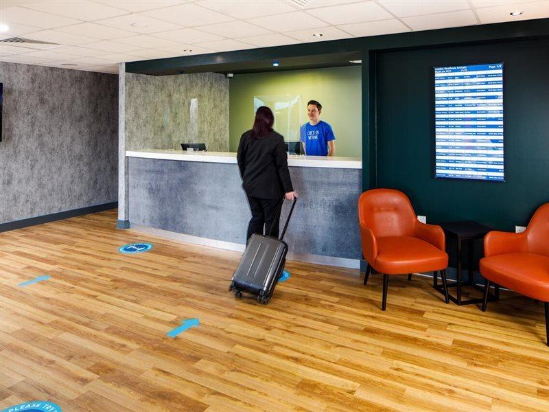 Ibis Budget London Heathrow T5 Слау Экстерьер фото