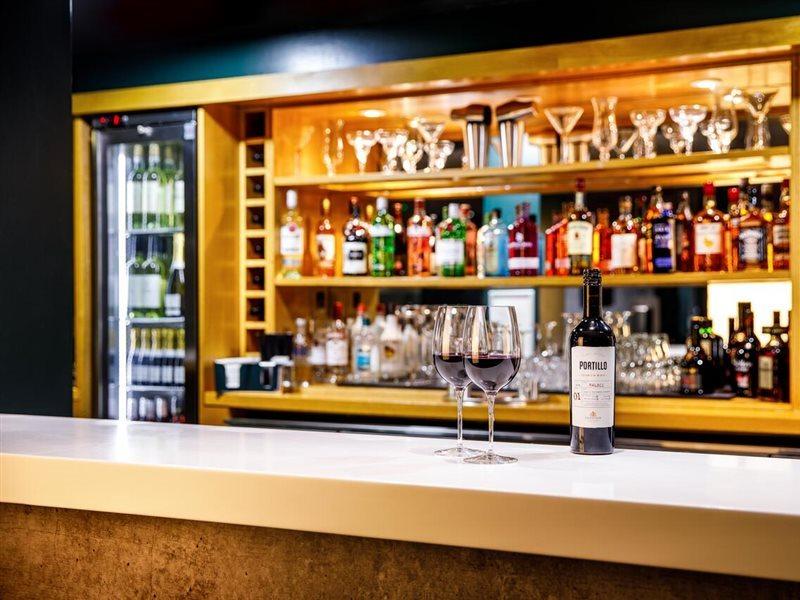 Ibis Budget London Heathrow T5 Слау Экстерьер фото