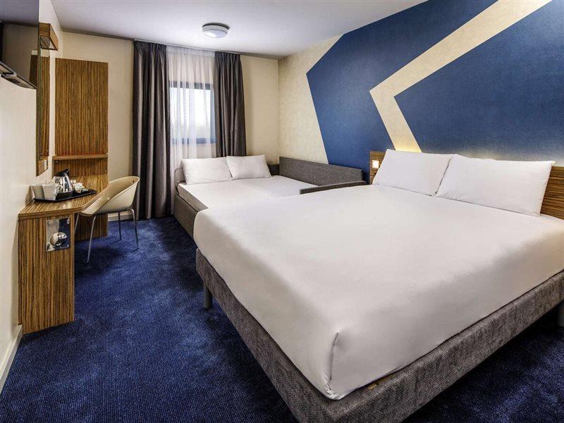 Ibis Budget London Heathrow T5 Слау Экстерьер фото
