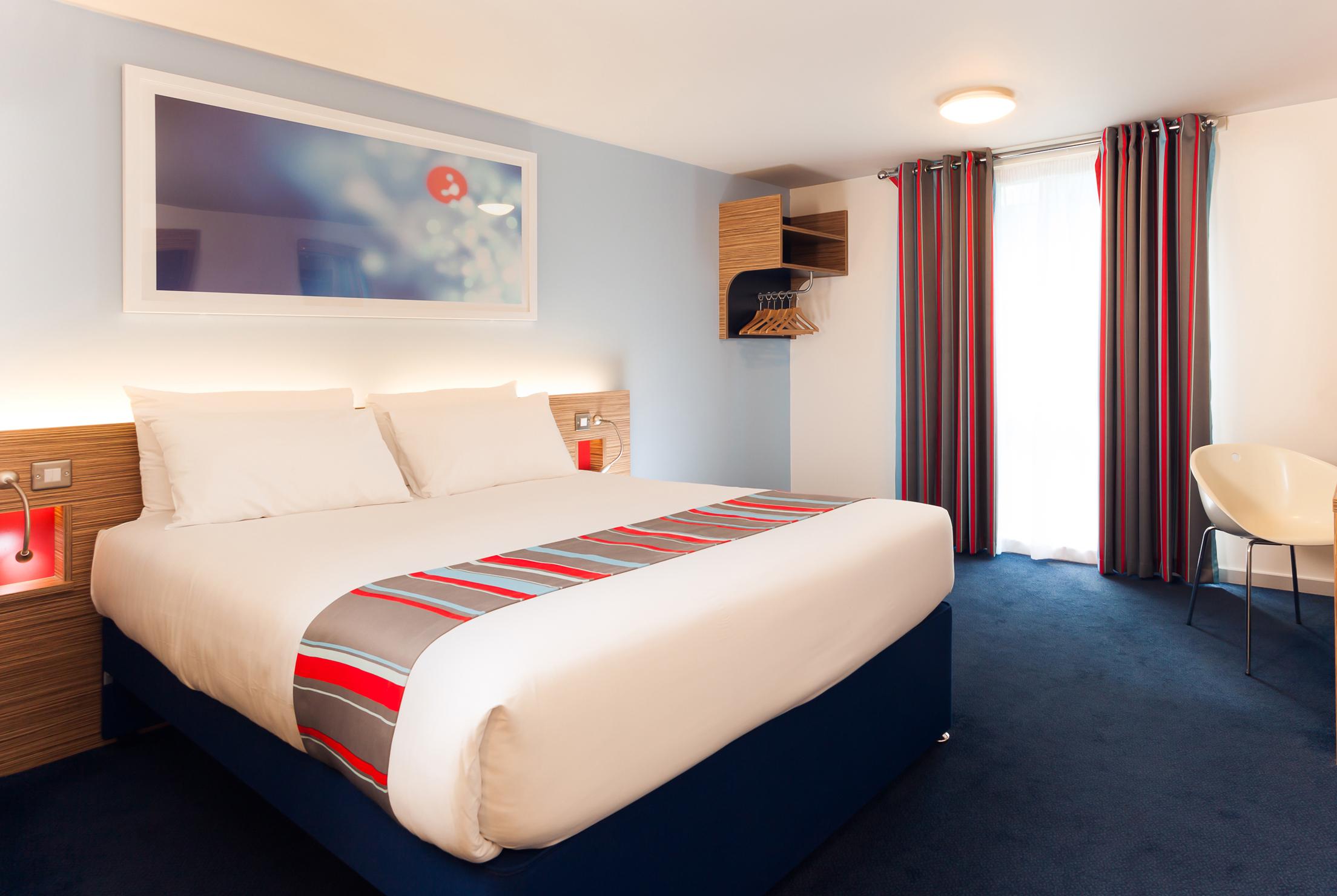 Ibis Budget London Heathrow T5 Слау Экстерьер фото