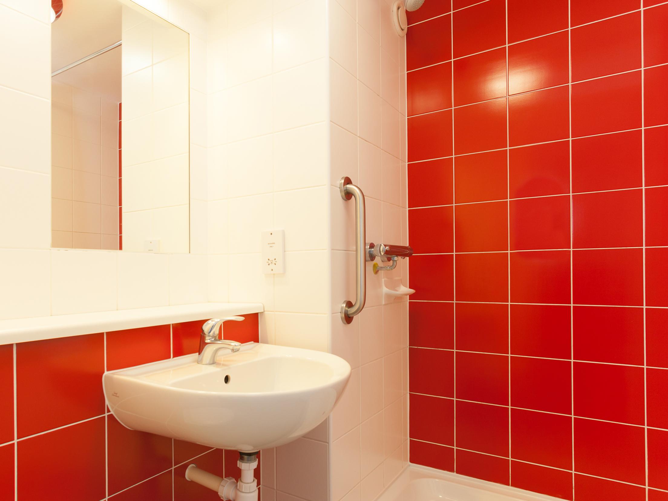 Ibis Budget London Heathrow T5 Слау Экстерьер фото
