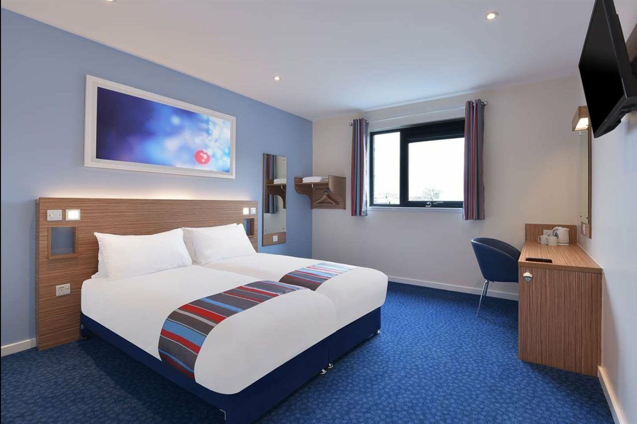 Ibis Budget London Heathrow T5 Слау Экстерьер фото